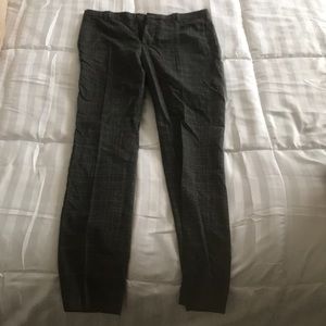 Skinny fit grey patterned dress pants
